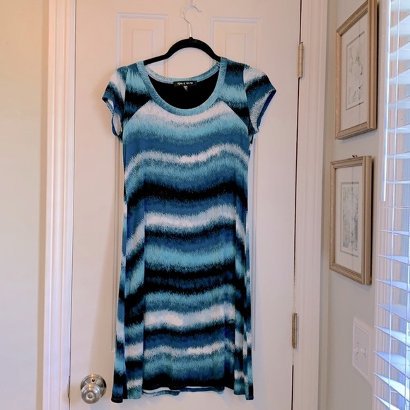 🌺2 for $23 🌺 Karen Kane T-shirt Dress in Aquas and Blues - Picture 2 of 10
